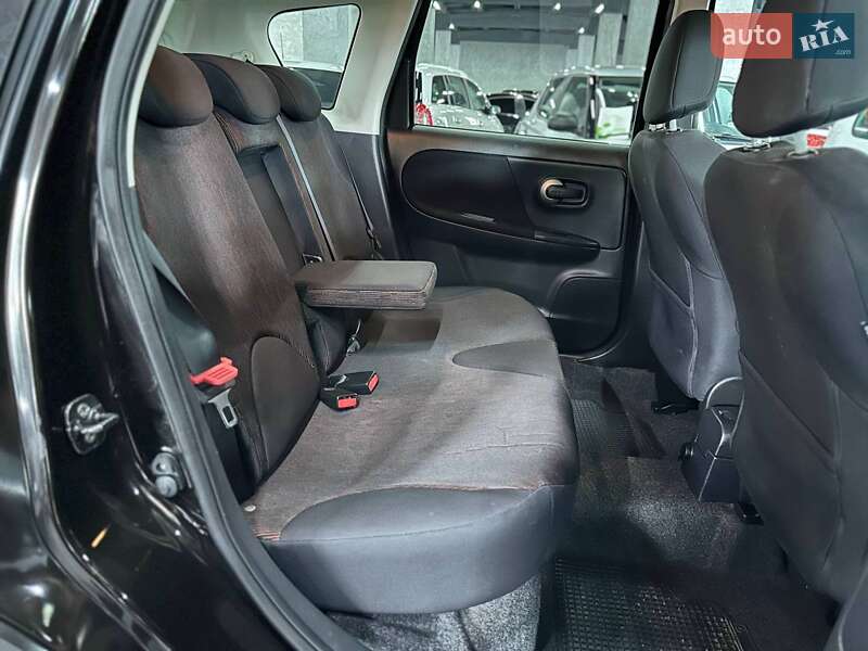 Хэтчбек Nissan Note 2010 в Каменском