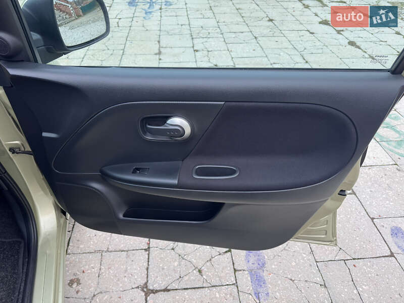 Хэтчбек Nissan Note 2009 в Полтаве