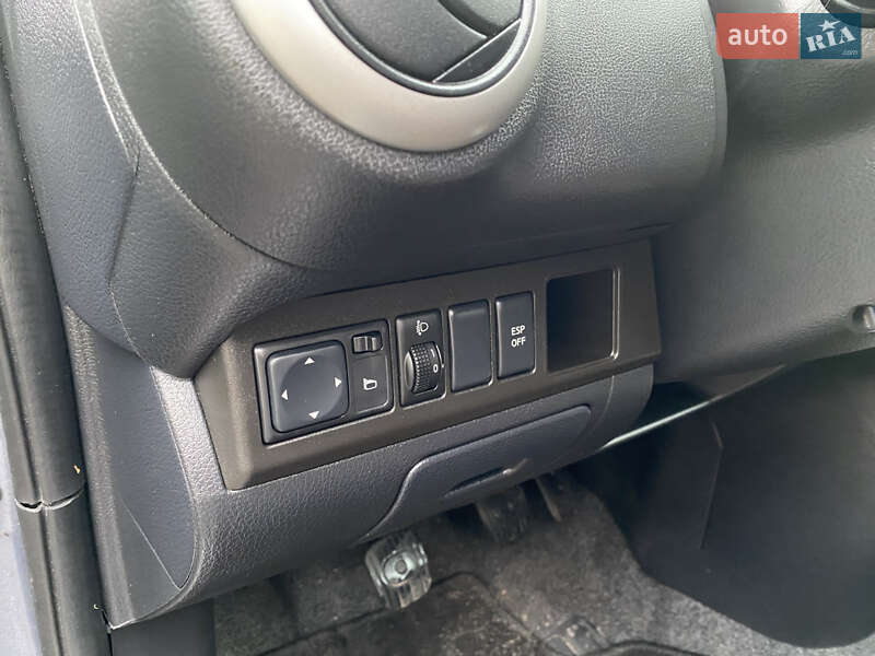 Хэтчбек Nissan Note 2009 в Луцке