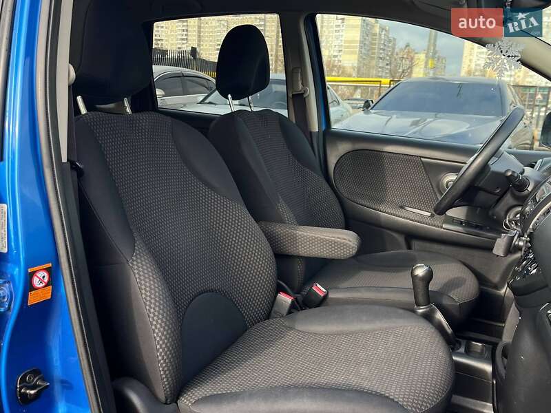Хэтчбек Nissan Note 2006 в Киеве