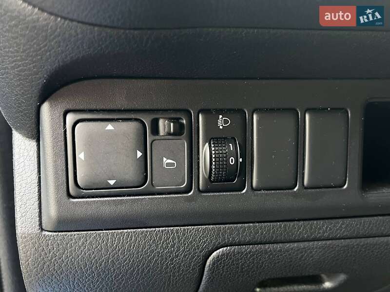 Хэтчбек Nissan Note 2006 в Киеве