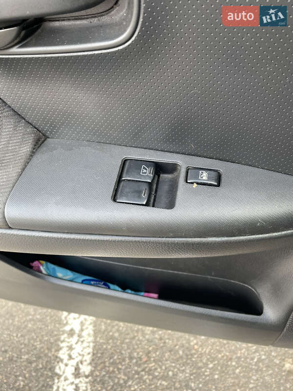 Хэтчбек Nissan Note 2006 в Кривом Роге фото 12 Хэтчбек Nissan Note 2006 в Кривом Роге