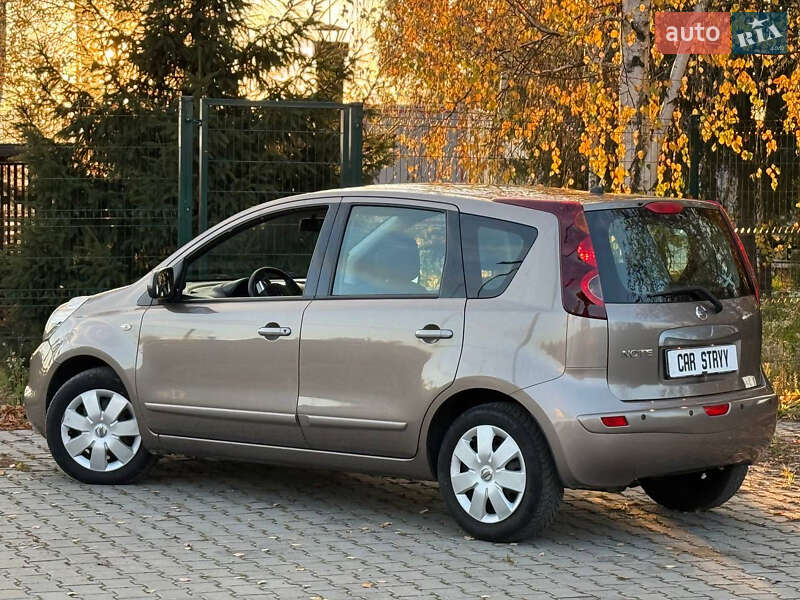 Хэтчбек Nissan Note 2011 в Стрые