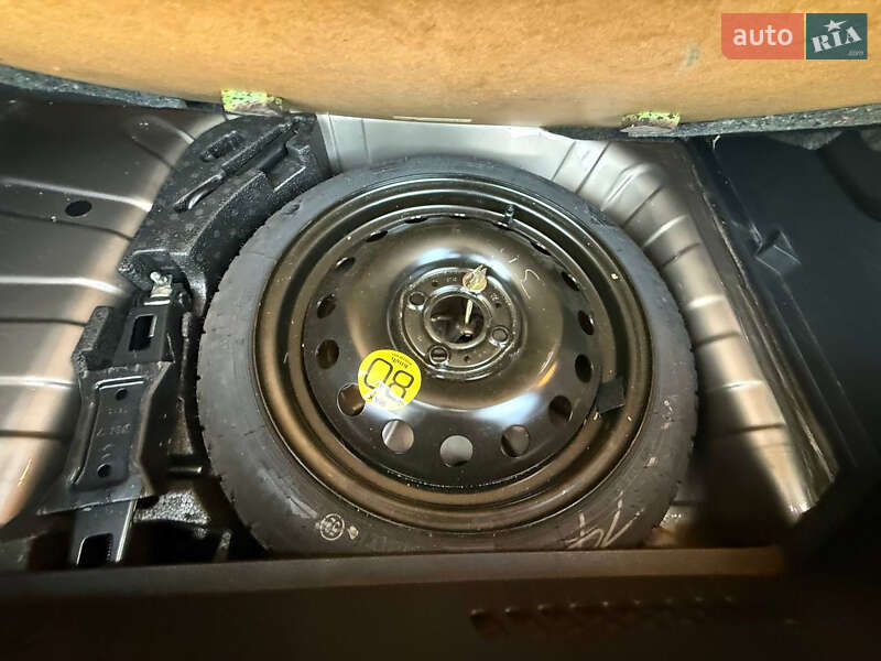 Хэтчбек Nissan Note 2011 в Стрые