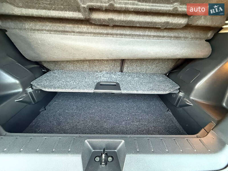 Хэтчбек Nissan Note 2011 в Стрые