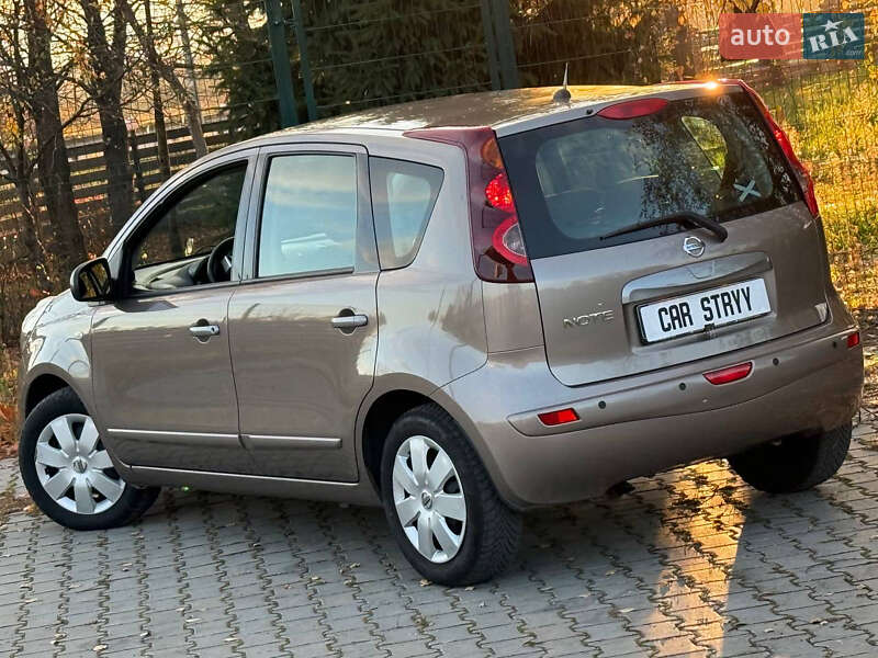 Хэтчбек Nissan Note 2011 в Стрые