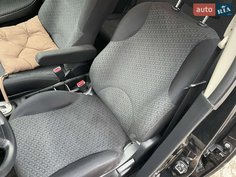 Хэтчбек Nissan Note 2012 в Киеве фото 23 Хэтчбек Nissan Note 2012 в Киеве