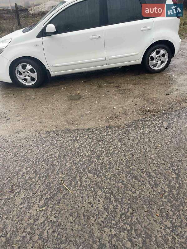 Хетчбек Nissan Note 2010 в Виноградові