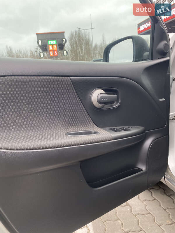 Хетчбек Nissan Note 2006 в Черкасах