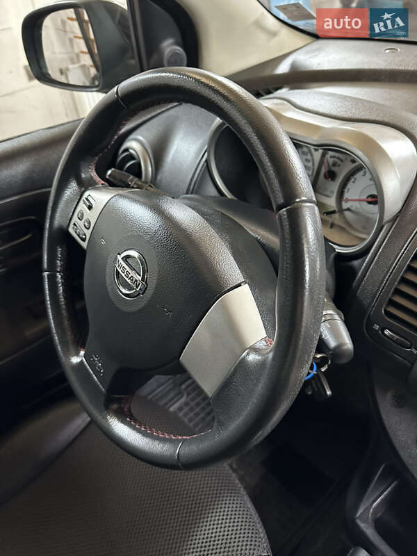Хэтчбек Nissan Note 2008 в Хороле