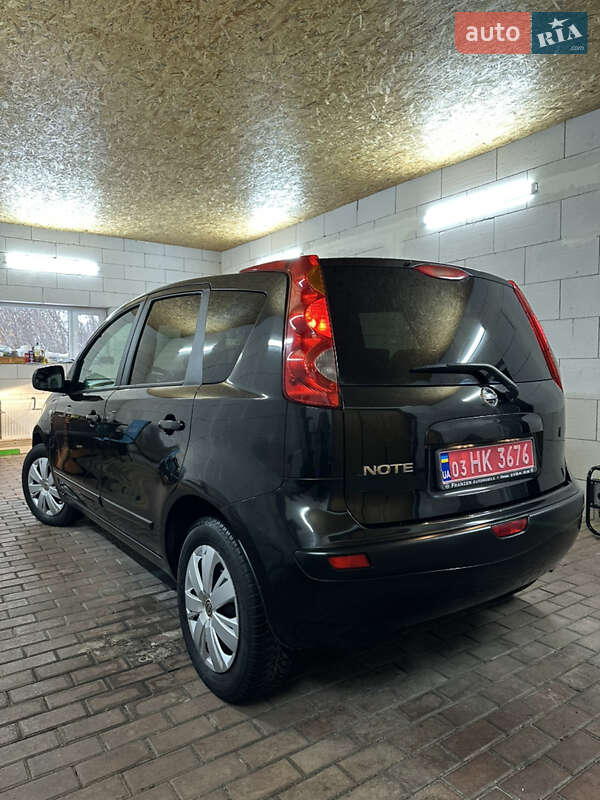 Хэтчбек Nissan Note 2008 в Хороле