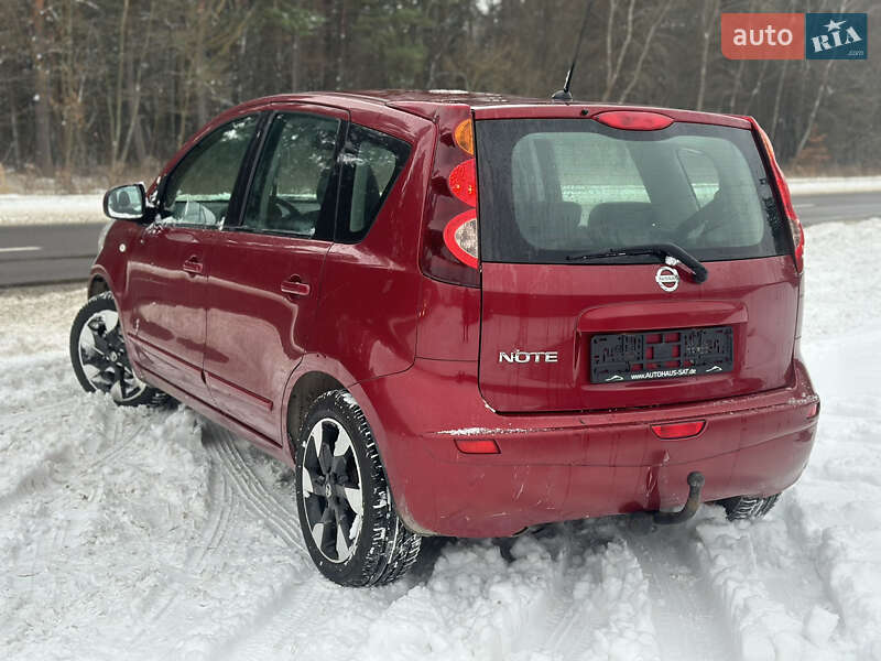 Хэтчбек Nissan Note 2012 в Ровно