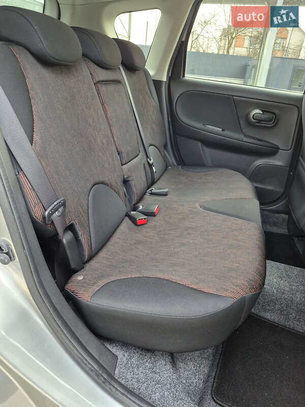 Хэтчбек Nissan Note 2010 в Луцке фото 17 Хэтчбек Nissan Note 2010 в Луцке
