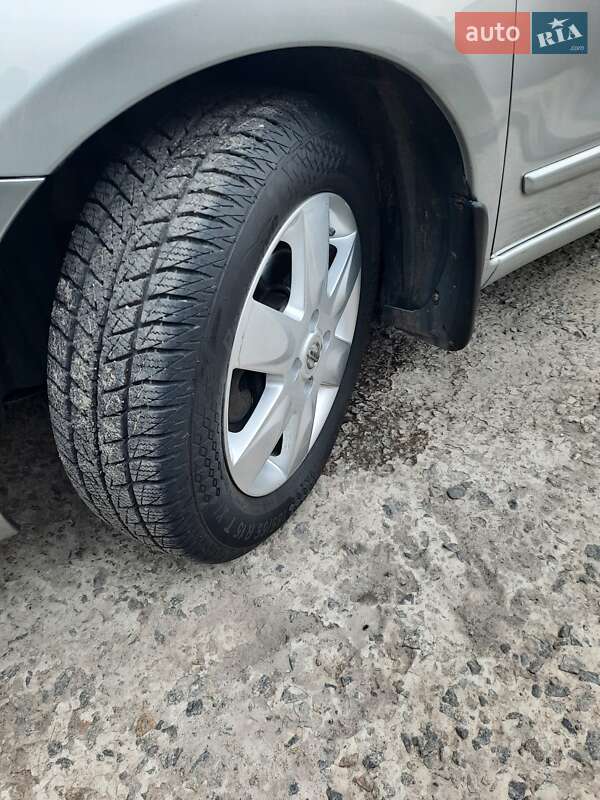 Хэтчбек Nissan Note 2013 в Новомосковске