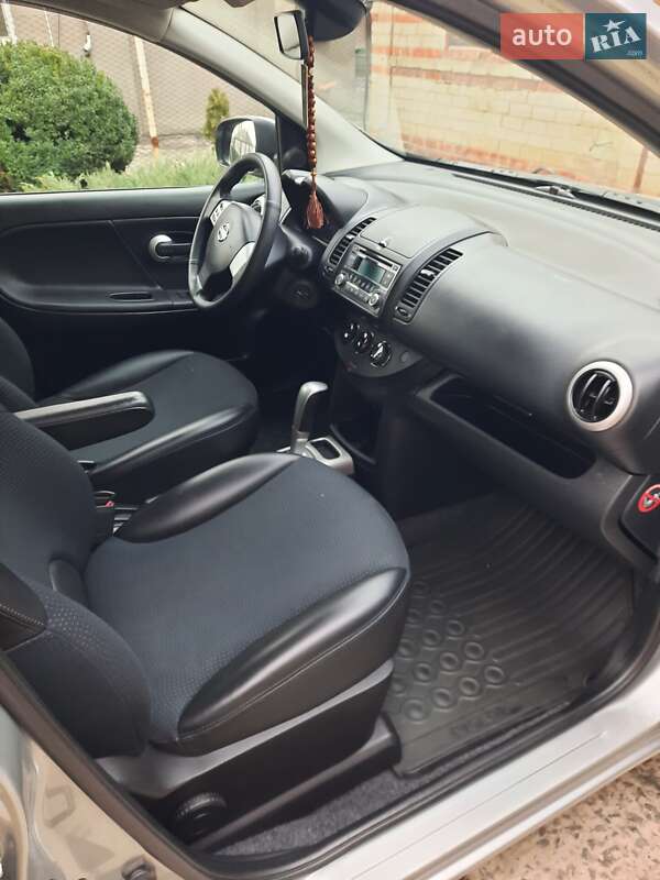 Хэтчбек Nissan Note 2013 в Новомосковске