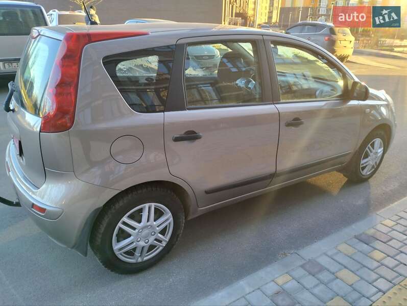 Хэтчбек Nissan Note 2008 в Чернигове