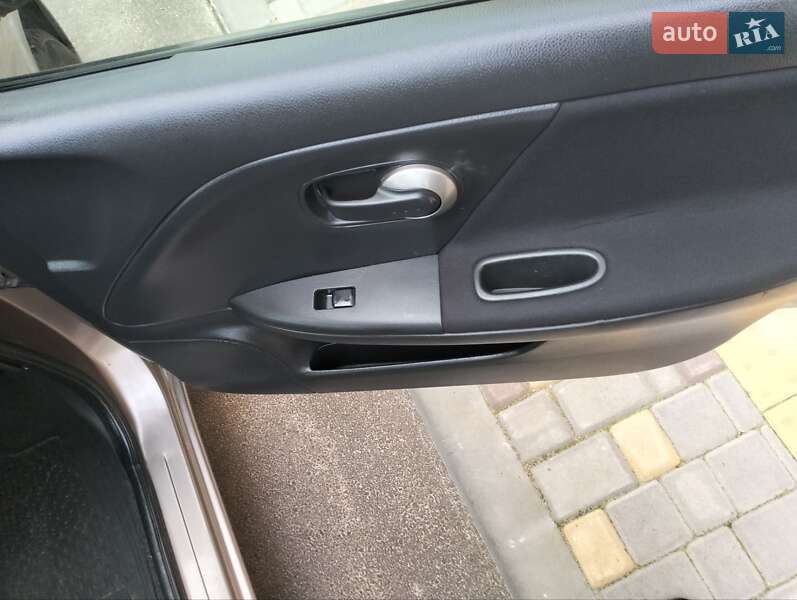 Хэтчбек Nissan Note 2008 в Чернигове