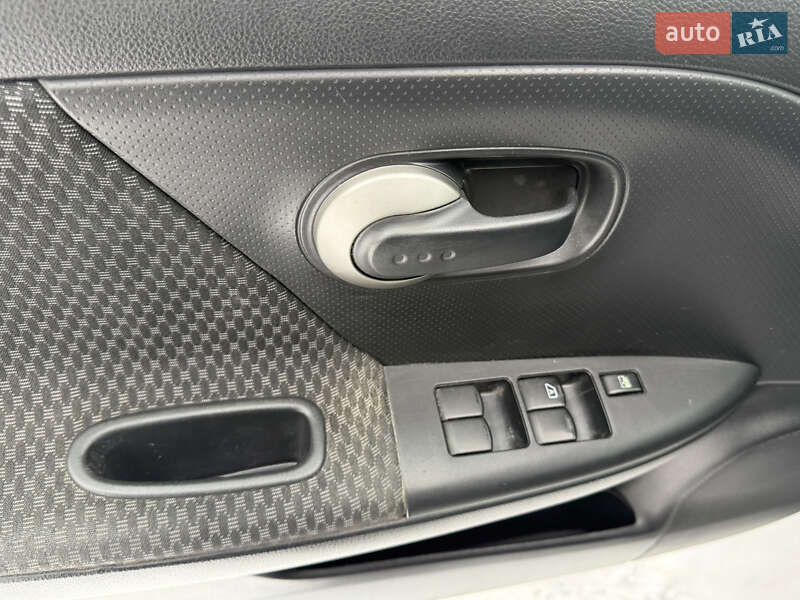 Хэтчбек Nissan Note 2008 в Луцке