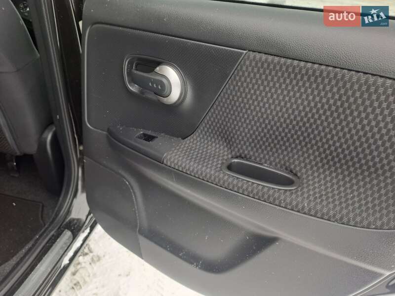 Хэтчбек Nissan Note 2006 в Славуте