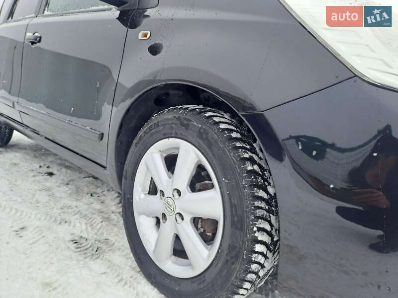 Хэтчбек Nissan Note 2006 в Славуте