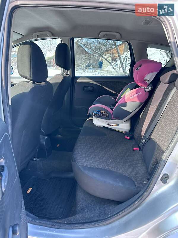 Хэтчбек Nissan Note 2006 в Лебедине