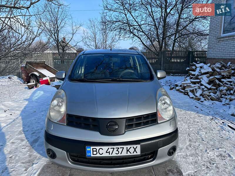 Хэтчбек Nissan Note 2006 в Лебедине