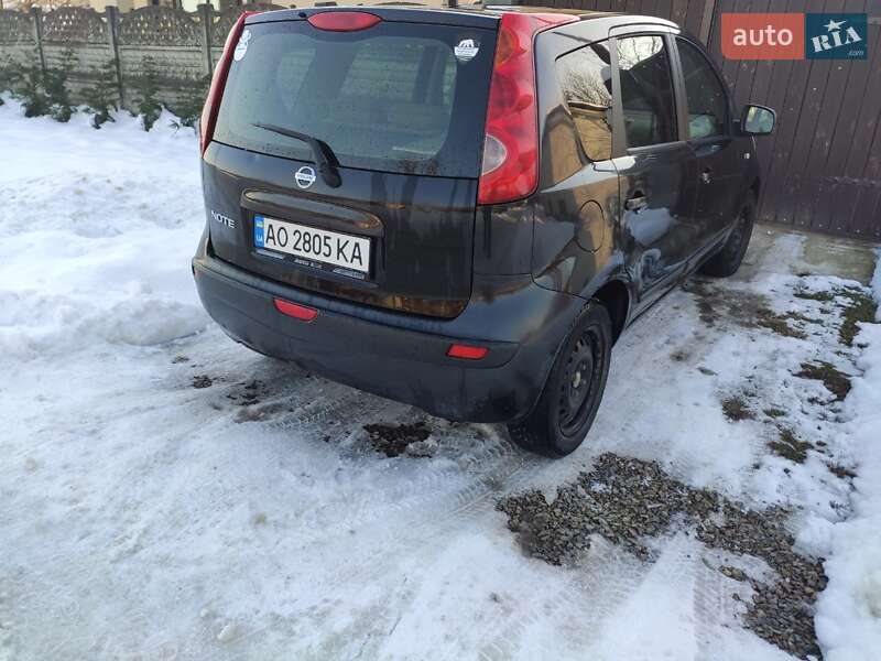Хэтчбек Nissan Note 2006 в Виноградове