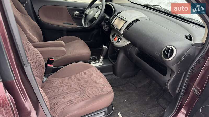 Хетчбек Nissan Note 2012 в Краснограді
