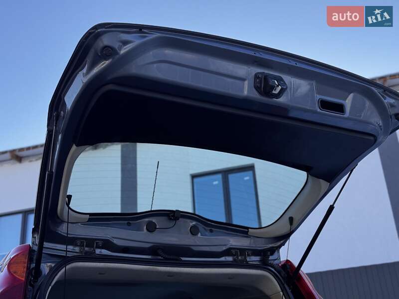 Хэтчбек Nissan Note 2008 в Виннице