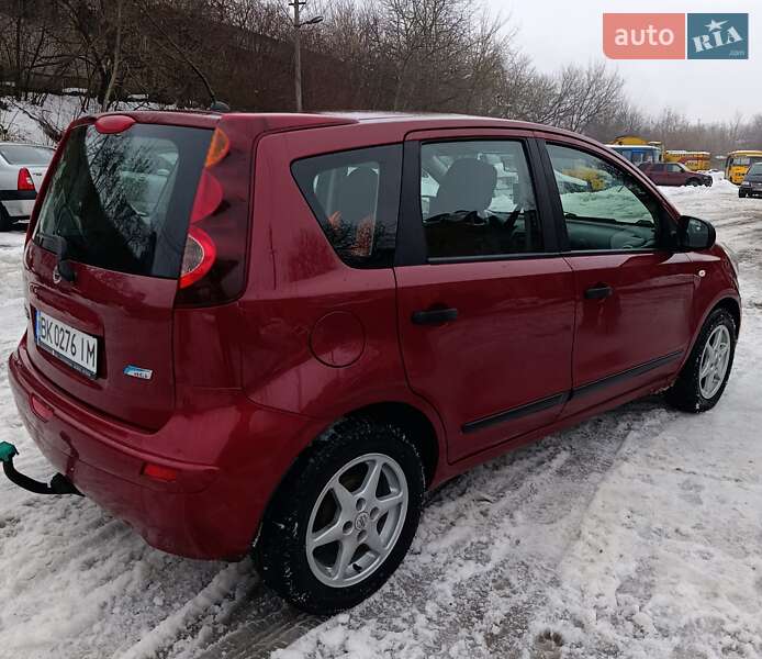 Хэтчбек Nissan Note 2012 в Ровно