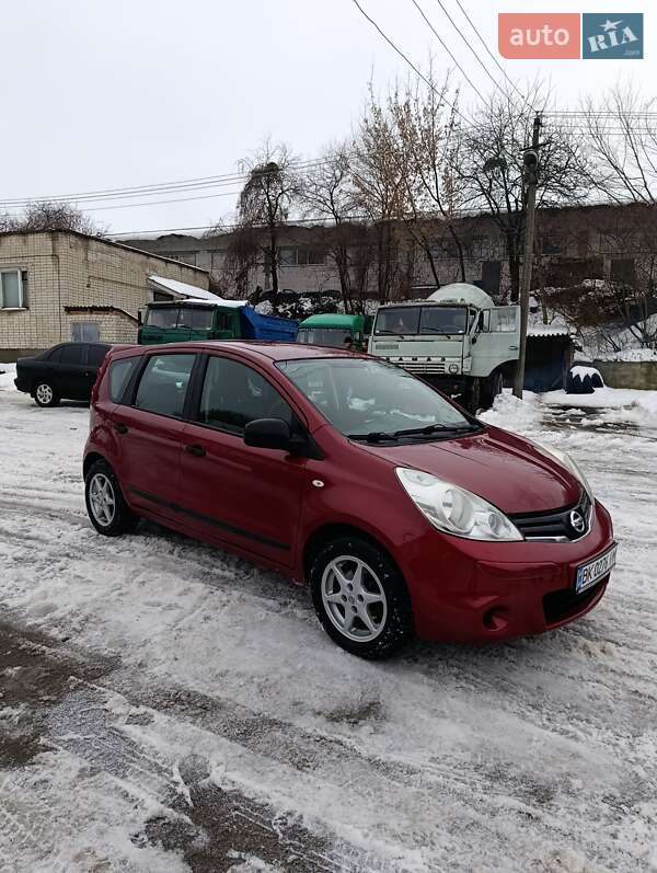 Хэтчбек Nissan Note 2012 в Ровно