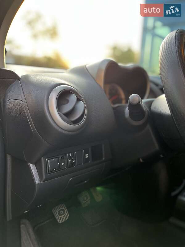 Хэтчбек Nissan Note 2006 в Киеве
