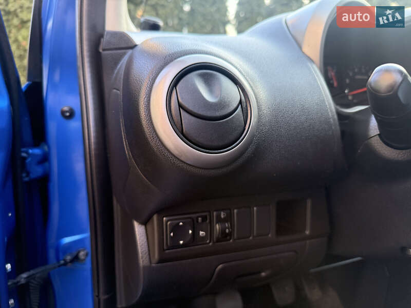 Хэтчбек Nissan Note 2008 в Львове фото 26 Хэтчбек Nissan Note 2008 в Львове