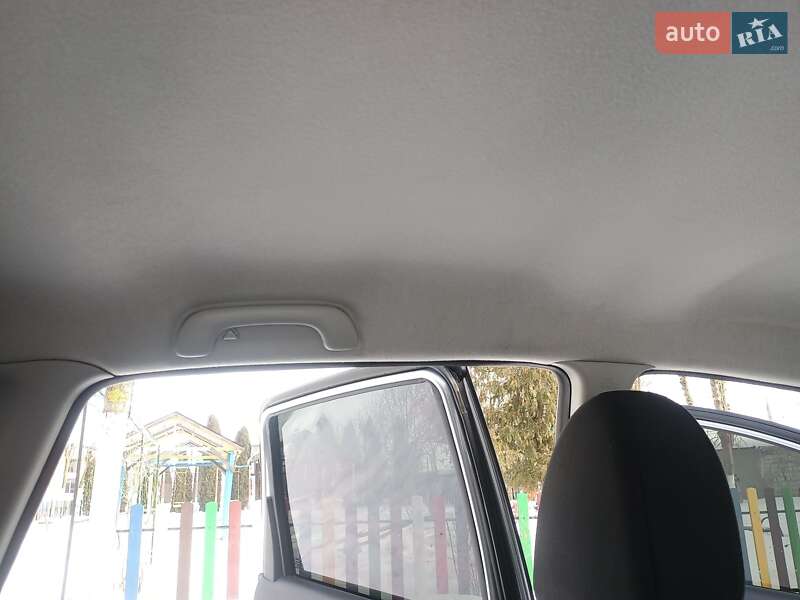 Хэтчбек Nissan Note 2010 в Тернополе