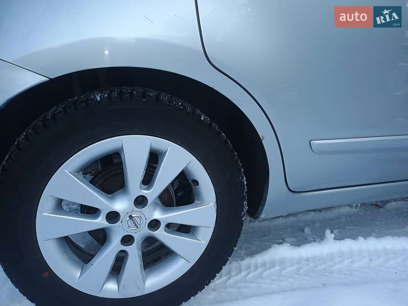 Хэтчбек Nissan Note 2010 в Тернополе