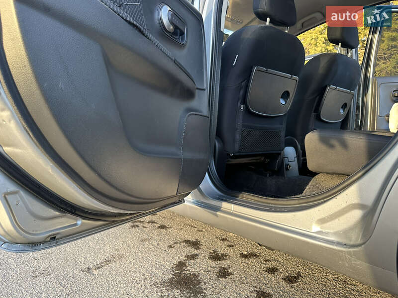 Хетчбек Nissan Note 2006 в Дрогобичі