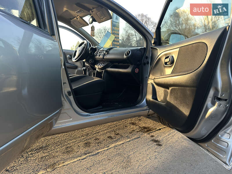 Хетчбек Nissan Note 2006 в Дрогобичі
