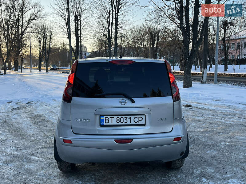 Хэтчбек Nissan Note 2011 в Смеле