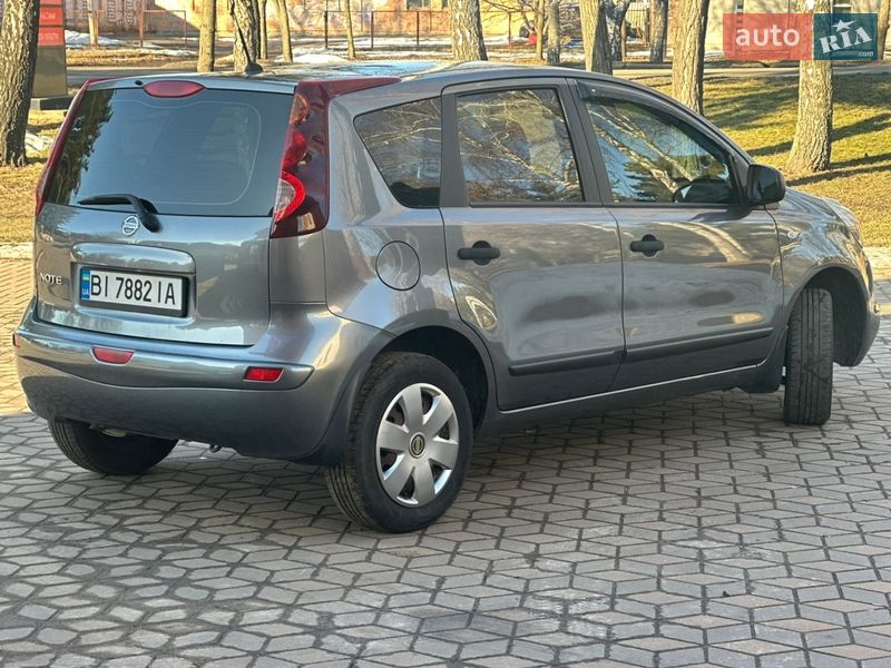 Хэтчбек Nissan Note 2013 в Лубнах