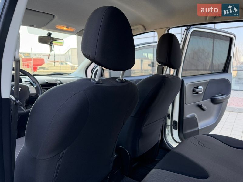 Хэтчбек Nissan Note 2013 в Ивано-Франковске