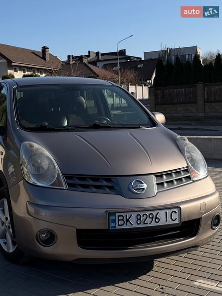 Хэтчбек Nissan Note 2008 в Ровно