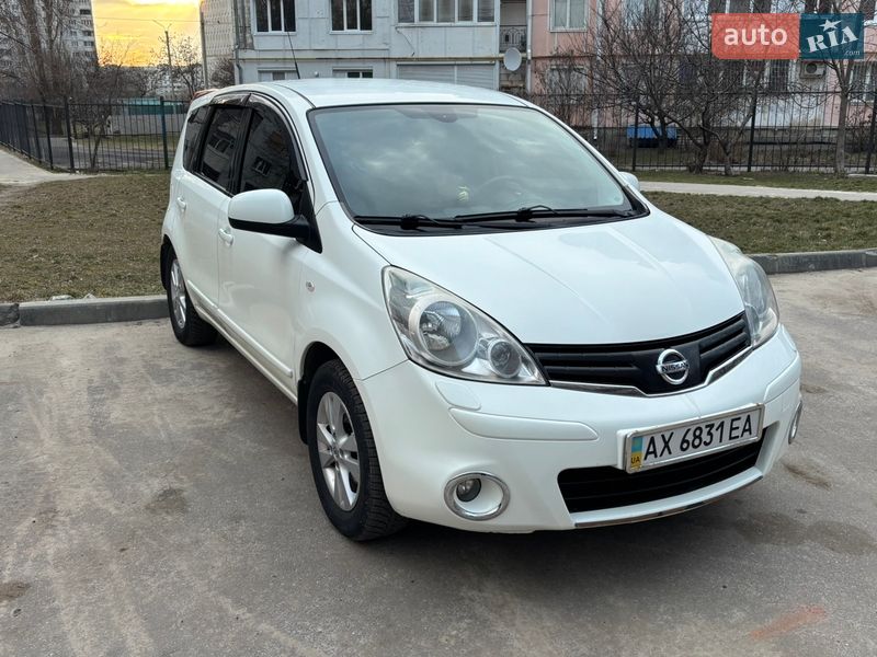2013 Nissan Note, VIN SJNFAAE11U2198113:plate — фото 1 (autoria)