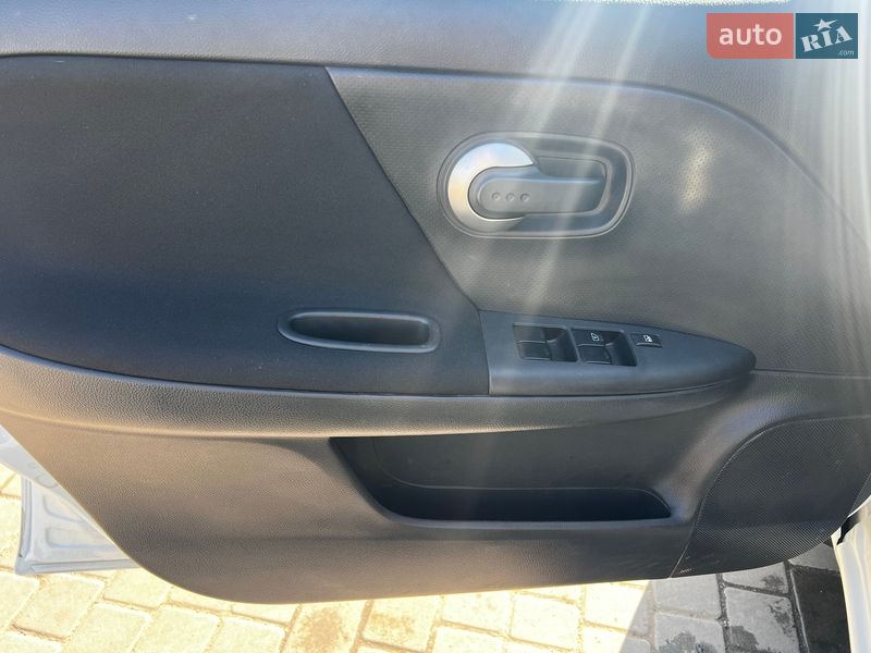 Хэтчбек Nissan Note 2010 в Днепре