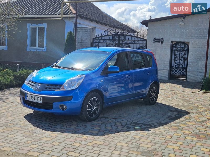 Хэтчбек Nissan Note 2006 в Березовке