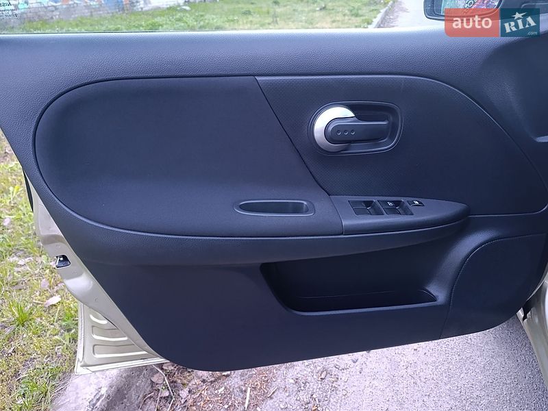 Хетчбек Nissan Note 2010 в Києві