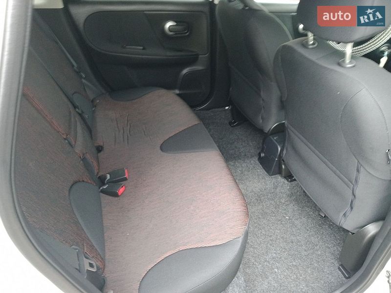 Хэтчбек Nissan Note 2011 в Ровно