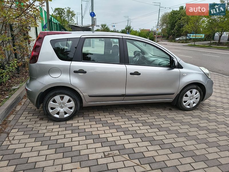 Хетчбек Nissan Note 2011 в Києві фото 6 Хетчбек Nissan Note 2011 в Києві