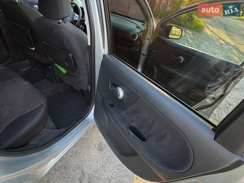 Хэтчбек Nissan Note 2009 в Ракитном