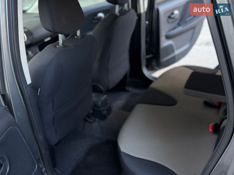 Хэтчбек Nissan Note 2011 в Виннице