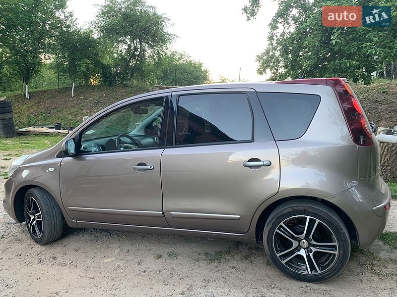 Хэтчбек Nissan Note 2012 в Перемышлянах
